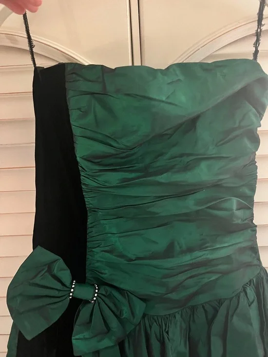 Rare Vintage Gunne Sax Emerald Green and Black Party Dress with Decorative Bow - Picture 4 of 8